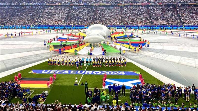 Euro là giải bóng đá gì? Lịch sử hình thành, thể thức thi đấu và những kỳ EURO đáng nhớ nhất 4 Euro thu hút hàng tỷ người hâm mộ trên khắp thế giới